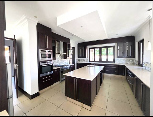 5 BEDROOM GOLF ESTATE FOR SALE IN BLUE VALLEY GOLF ESTATE